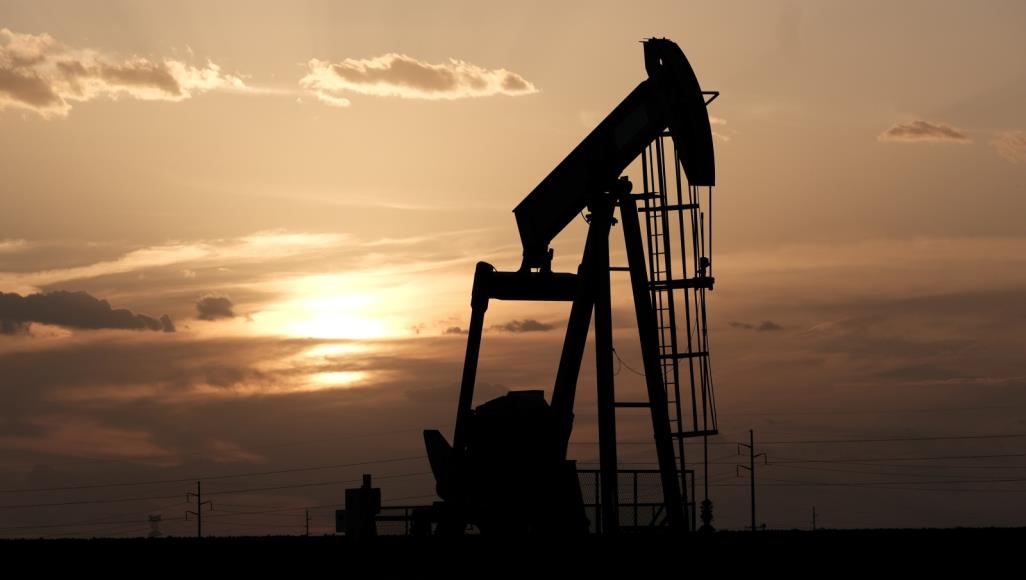 النفط يواصل مكاسبه مدفوعا بآمال التحفيز الأميريكي