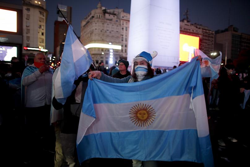 الأرجنتينيون في الشوارع احتجاجا على إجراءات الحجر الصحي الحكومية