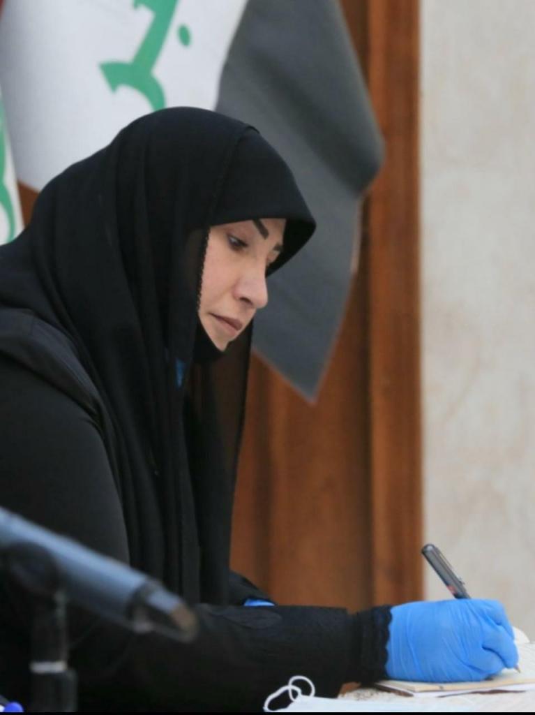 خلال زيارتها لمقر الوزارة.. الحسناوي تشدد على ضرورة ضمان حقوق المهندسين المعتصمين أمام الكهرباء