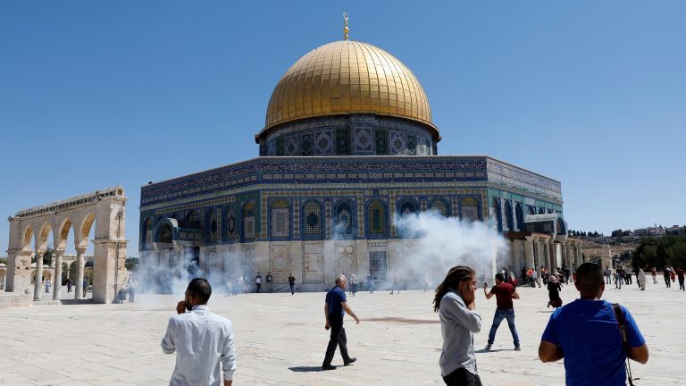 المواطن العربي جوع ليتجه “لاسرائيل” وايران اول من رفع العلم الفلسطيني – وكالة العهد نيوز