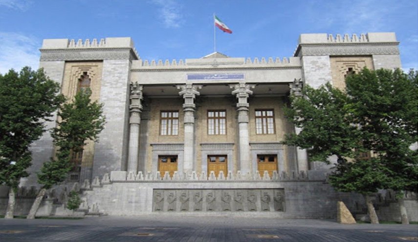 الخارجية الايرانية تدین اقامة علاقات دبلوماسية بین ابو ظبي وتل ابيب