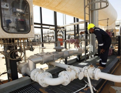 النفط يهبط مع اعتزام ليبيا استئناف الصادرات لكن يتجه لمكسب أسبوعي