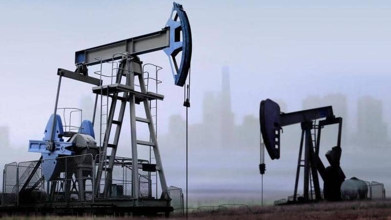 النفط يرتفع أكثر من 4% مع تراجع المخزون الأمريكي وهبوب إعصار