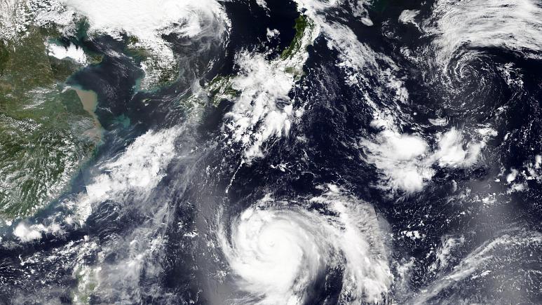 إعصار هايشن يعيق عمليات البحث عن ناجين من غرق سفينة قبالة السواحل اليابانية