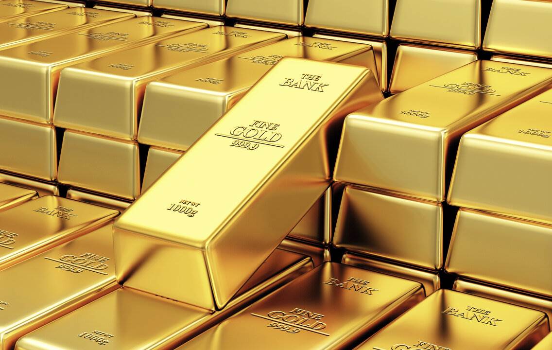 الذهب ينخفض مع استمرار صعود الدولار والسوق تترقب تعليقات من مجلس الاحتياطي