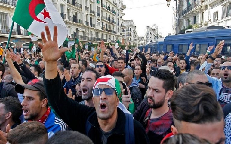 الجزائر تمنع قناة فرنسية من العمل في البلاد بعد بث تقرير عن الحراك