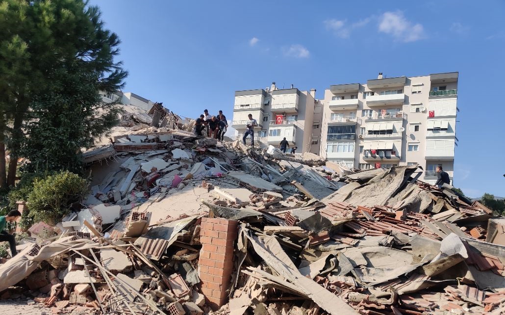 قتلى وجرحى في زلزال ضرب غرب تركيا