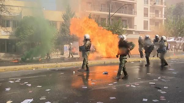 اشتباكات بين الشرطة اليونانية ومؤيدي حزب الفجر الذهبي