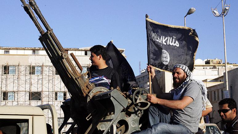 ما سبب الكراهية المتبادلة بين داعش والقاعدة الارهابيين؟
