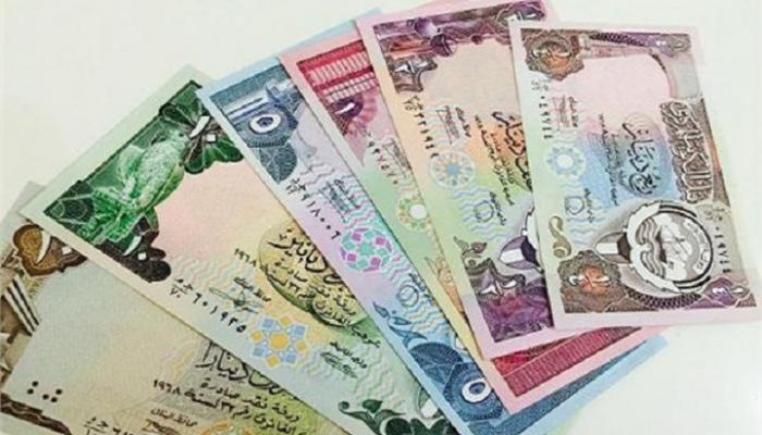 المركزي الكويتي يؤكد التزامه بقوة الدينار