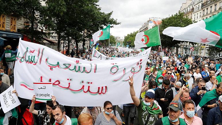المغتربون الجزائريون في فرنسا يحافظون على “شعلة الحراك”
