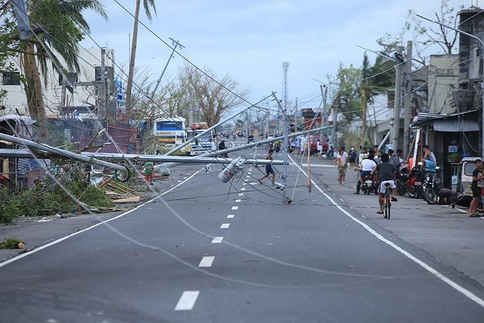 إعصار يدمر آلاف المنازل ويقتل 20 شخصاً في الفلبين