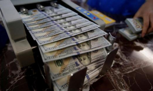 “العهد نيوز” تنشر أسعار صرف الدينار العراقي مقابل الدولار الأميركي لليوم الأحد