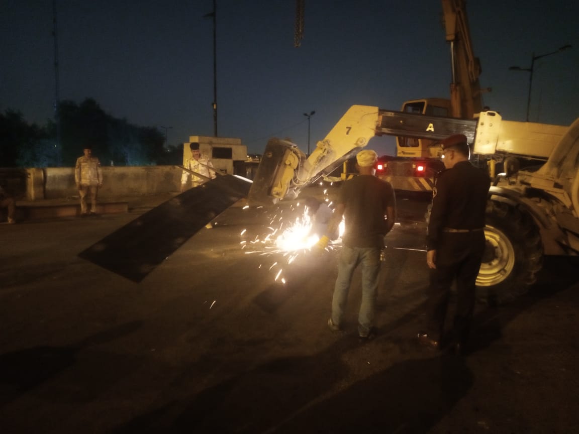 عمليات بغداد تعلن قطع جسر الجمهورية مؤقتا لرفع البوابات الحديدية – عمليات بغداد تعلن قطع جسر الجمهورية مؤقتا لرفع البوابات الحديدية –