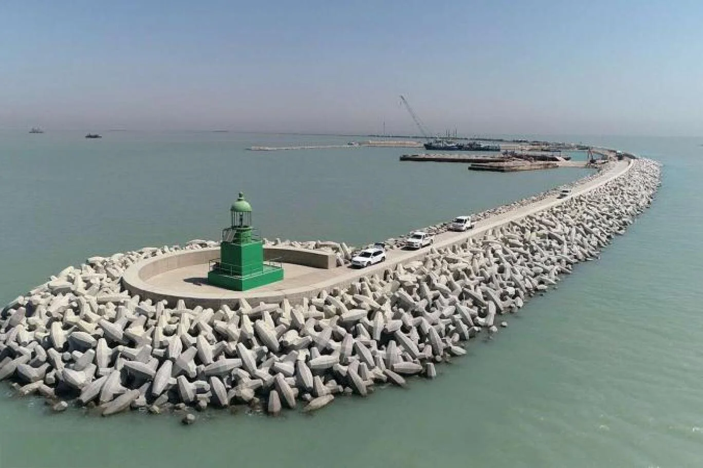 وزارة النقل تعلن إنجاز النفق المغمور والجدار الكونكريتي لأرصفة ميناء الفاو
