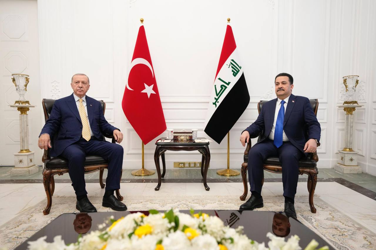 السوداني يعقد لقاء ثنائياً مع الرئيس التركي رجب طيب أردوغان في القصر الحكومي ببغداد